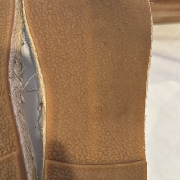 Chic Two-Tone Espadrilles - Picture 7 of 7